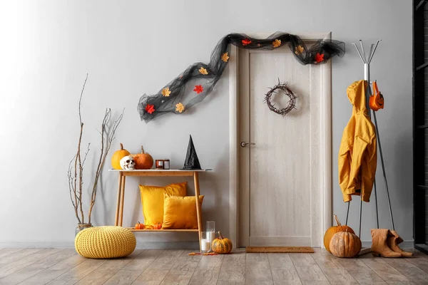 Interior Sala Decorada Para Halloween Con Mesa Estante —  Fotos de Stock