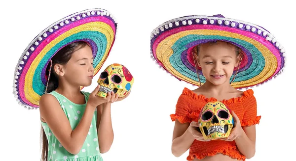 Meninas Bonitos Sombrero Chapéus Com Crânios Humanos Pintados Fundo Branco — Fotografia de Stock