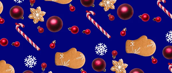 Molti Biscotti Pan Zenzero Bastoncini Zucchero Decorazioni Natalizie Sfondo Blu — Foto Stock