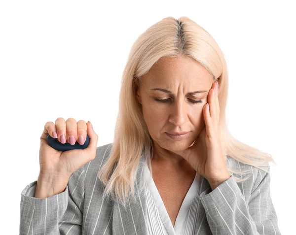 Beyaz Arka Planda Stres Giderici Olan Endişeli Olgun Bir Kadın — Stok fotoğraf