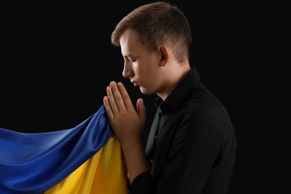 Young Man Flag Ukraine Praying Black Background — Stock Photo, Image