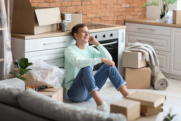 Young Man Sitting Kitchen Moving Day — Stock Photo, Image