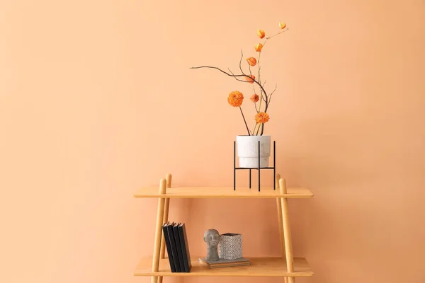 Shelving Unit Beautiful Ikebana Books Decor Beige Wall — Stock Photo, Image