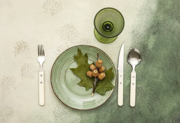 Autumn Table Setting Acorns Leaves Grunge Background — Stock Photo, Image