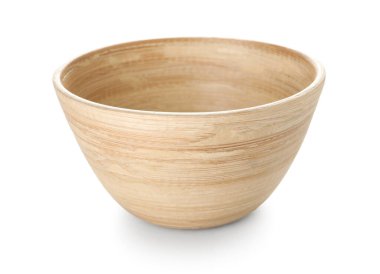 Tahta kase beyaz arka planda izole edilmiş.