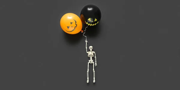 Skelet Met Halloween Ballonnen Donkere Achtergrond — Stockfoto