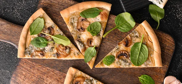 Tranches Pizza Savoureuse Aux Champignons Sur Fond Sombre Vue Sur — Photo