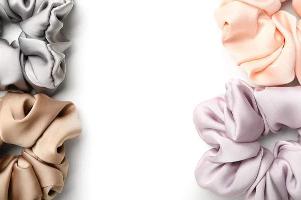 Diferentes Scrunchies Aislados Sobre Fondo Blanco Primer Plano — Foto de Stock