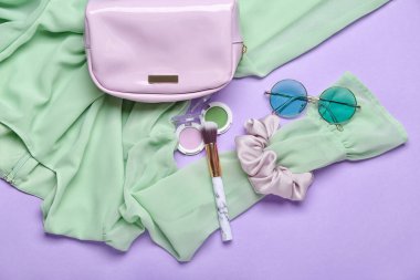 Renkli elbise ve kadın aksesuarları