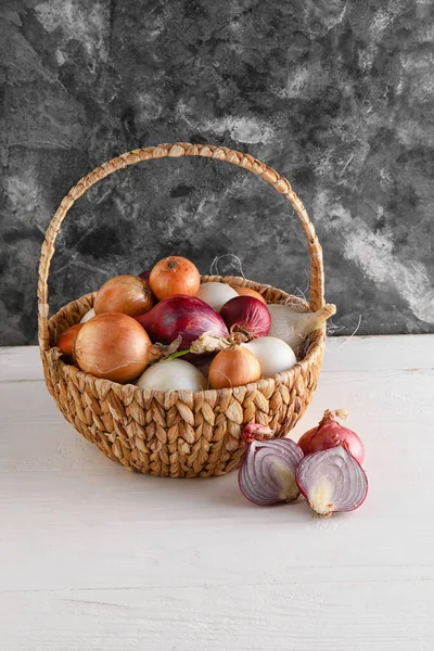 Basket Fresh Onion Light Wooden Table — Stock Photo, Image