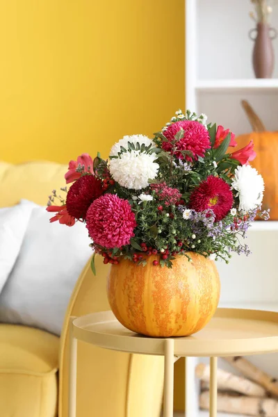 Pumpkin Beautiful Flowers Table Living Room Closeup — Stock Photo, Image