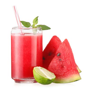 Soğuk karpuzlu cam beyaz arka planda taze izole edilmiş.