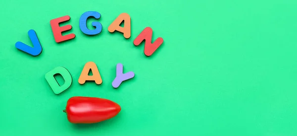Text Vegan Day Fresh Pepper Green Background — Stock Photo, Image