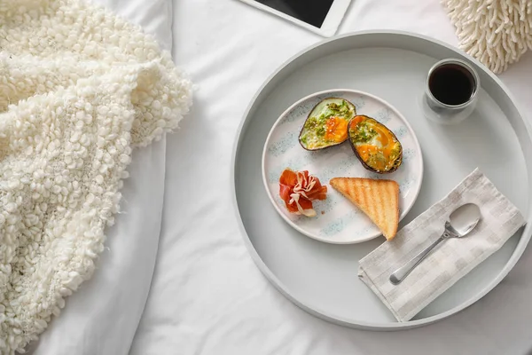 Bandeja Con Sabroso Desayuno Taza Café Cama — Foto de Stock