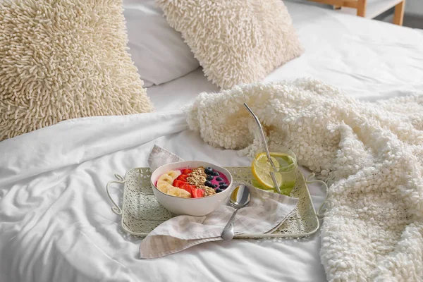 Tray Healthy Breakfast Glass Water Bed — Stock Photo, Image