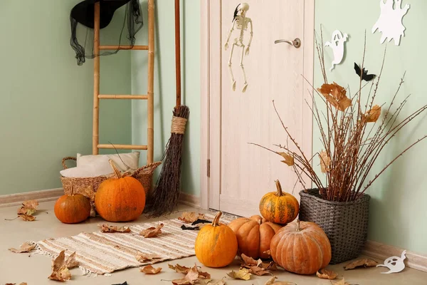 Interior Hall Pumpkins Fallen Leaves Halloween Decor — Stock Photo, Image