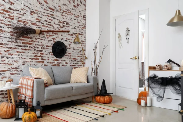 Interiör Modernt Vardagsrum Med Soffa Byrå Och Halloween Inredning — Stockfoto