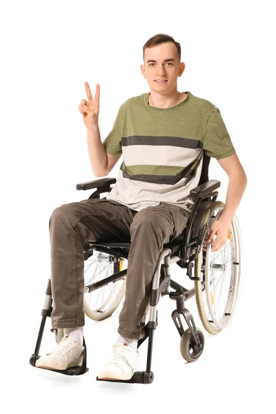 Tekerlekli Sandalyedeki Genç Adam Beyaz Arka Planda Zafer Işareti Gösteriyor — Stok fotoğraf