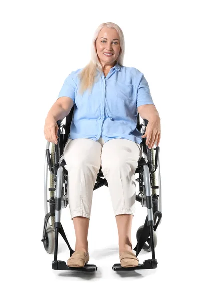 Dojrzała Kobieta Wózku Inwalidzkim Izolowana Białym — Zdjęcie stockowe