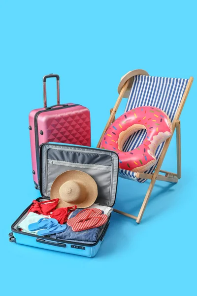 Deck Chair Suitcases Beach Accessories Light Blue Background — Stock Photo, Image