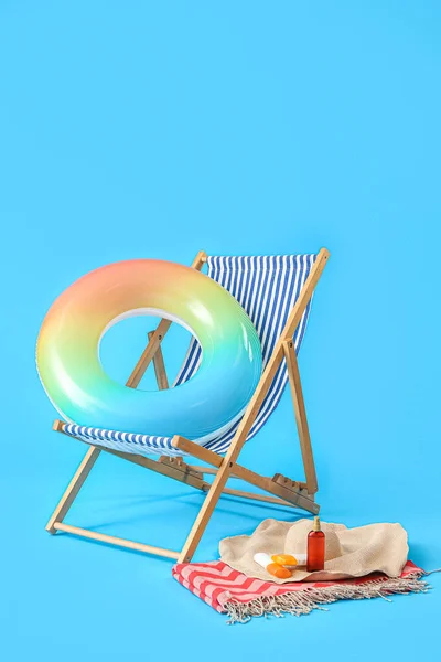 Deck Chair Beach Accessories Light Blue Background — Stock Photo, Image