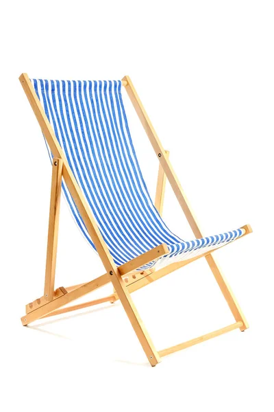 Krzesło Pokładzie Plażowym Izolowane Białym — Zdjęcie stockowe