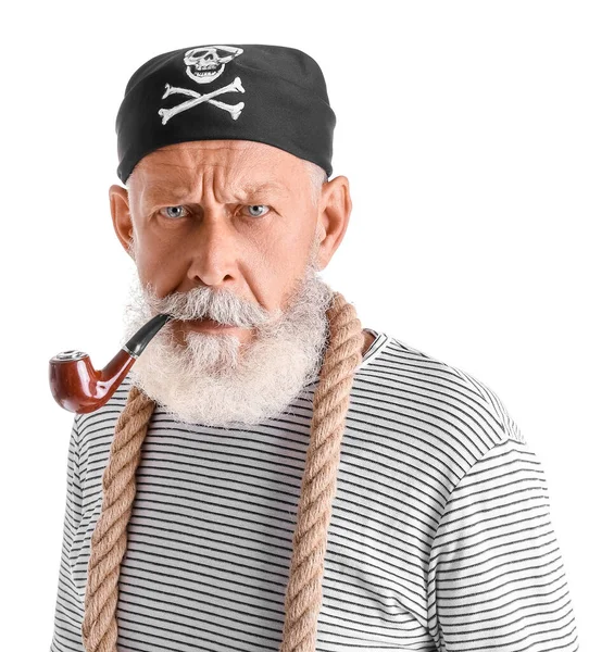 Älterer Bärtiger Mann Als Pirat Mit Rauchender Pfeife Und Seil — Stockfoto