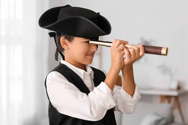 Niño Vestido Pirata Jugando Con Catalejo Casa —  Fotos de Stock