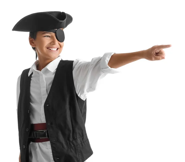 Liten Pojke Klädd Som Pirat Pekar Något Vit Bakgrund — Stockfoto