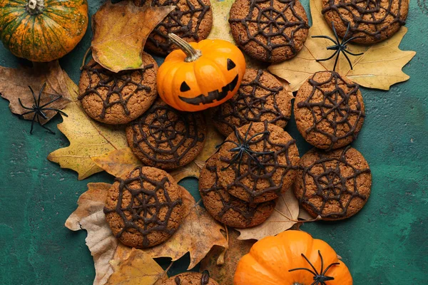 Halloween Spiderweb Cookies Pumpkins Fallen Leaves Grunge Background — Stock Photo, Image