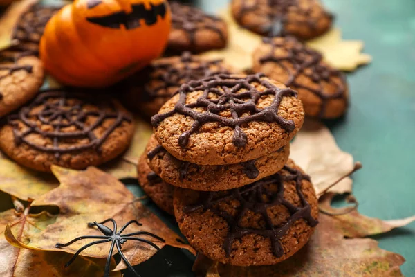Halloween Spiderweb Cookies Fallen Leaves Grunge Background Closeup — Stock Photo, Image