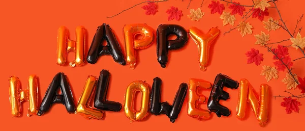 Texto Happy Halloween Hecho Globos Hojas Otoño Sobre Fondo Naranja —  Fotos de Stock