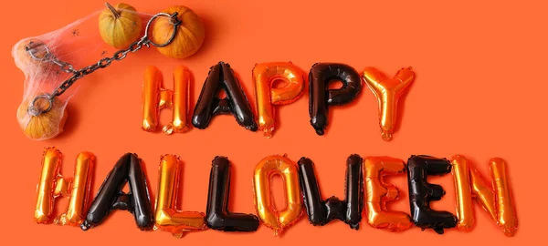 Texto Happy Halloween Feito Balões Decoração Outono Sobre Fundo Laranja — Fotografia de Stock