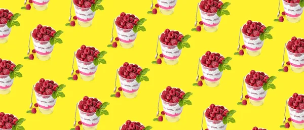 Sarı arka planda bir sürü lezzetli ahududu pudingi. Tasarım için desen