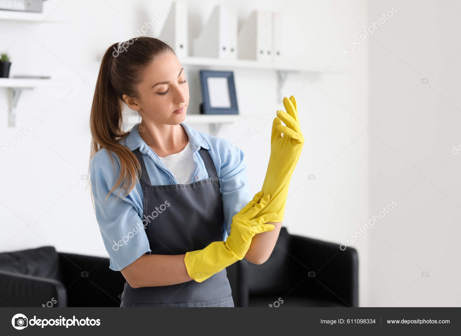 https://st.depositphotos.com/10614052/61109/i/1600/depositphotos_611098334-stock-photo-female-worker-cleaning-service-rubber.jpg