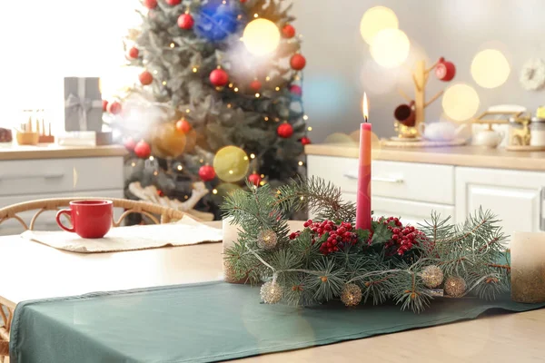 Burning Candle Christmas Wreath Dining Table Kitchen — Stock Photo, Image