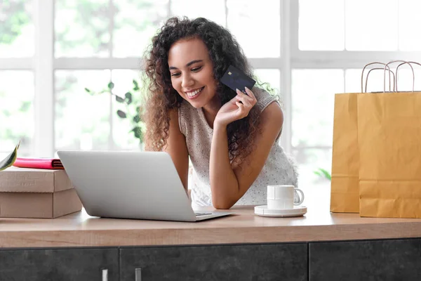 Young African American Woman Credit Card Laptop Shopping Online Home — Stock Photo, Image