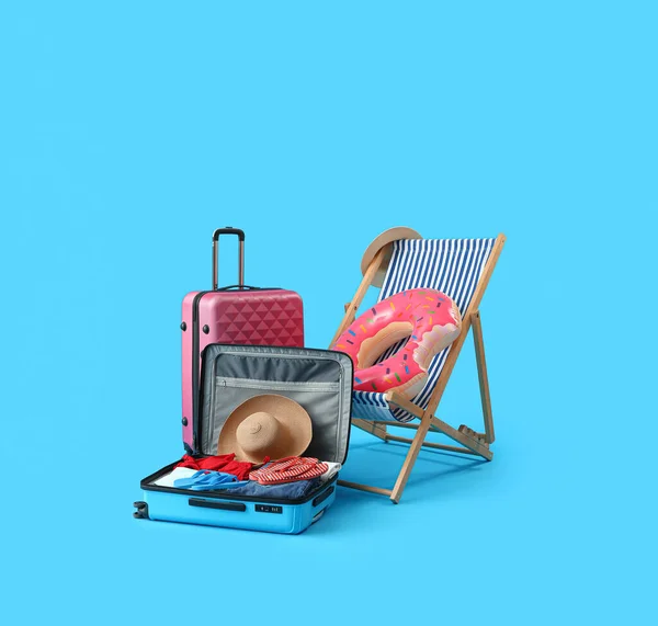 Deck Chair Suitcases Beach Accessories Light Blue Background — Stock Photo, Image