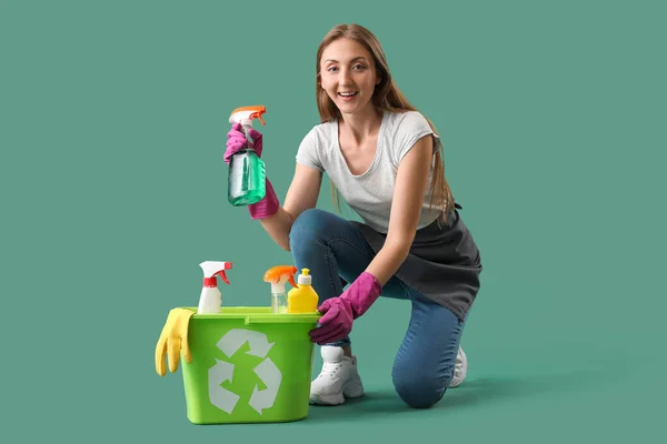 Young Woman Bucket Cleaning Supplies Green Background — Stock Photo, Image