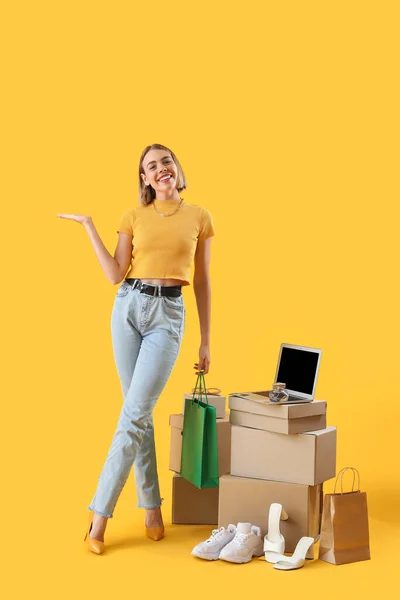 Pretty Young Woman Shopping Bag Parcels Laptop Yellow Background — Stock Photo, Image
