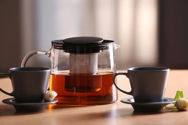 Bule Com Bebida Quente Xícaras Chá Mesa Café — Fotografia de Stock