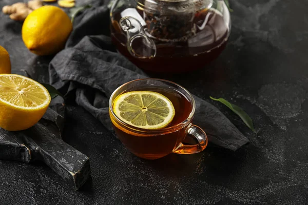 Glass Cup Black Tea Lemon Dark Background Closeup — Stock Photo, Image