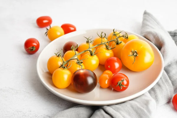 Plate Fresh Tomatoes Light Background — Stock Photo, Image