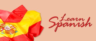 Bej arkaplanda İspanya bayrağı ve İSPANISH Öğren