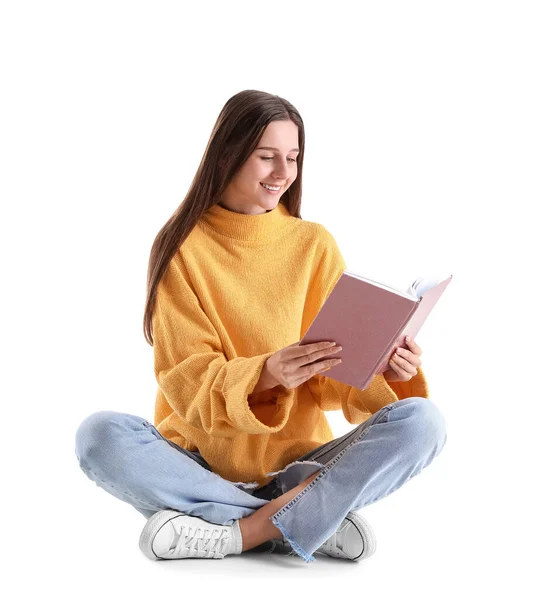 Mooie Vrouw Gele Trui Leesboek Witte Achtergrond — Stockfoto