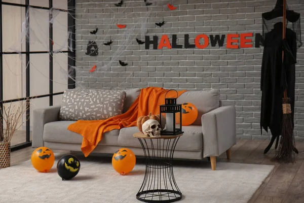 Interiör Vardagsrum Inredda För Halloween Med Grå Soffa Och Ballonger — Stockfoto