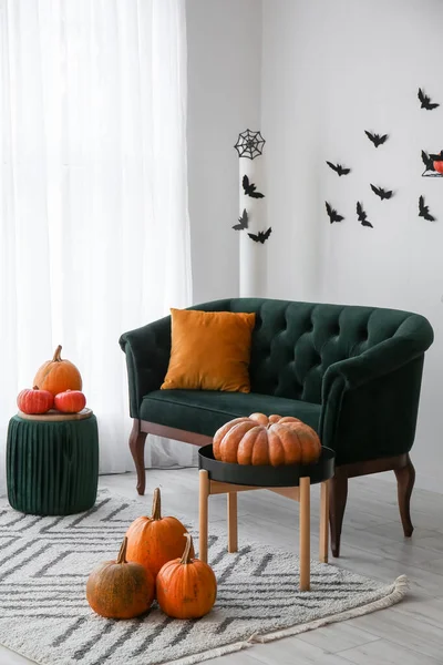 Interior Living Room Decorated Halloween Green Sofa Pumpkins — Stock Photo, Image