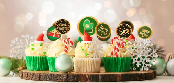 Board Tasty Christmas Cupcakes Table — Stock Photo, Image