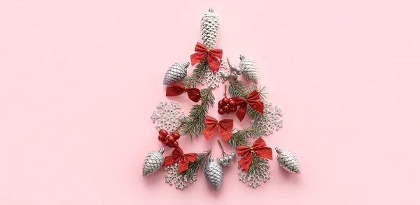 Kerstboom Gemaakt Van Sparren Takken Decor Roze Achtergrond — Stockfoto