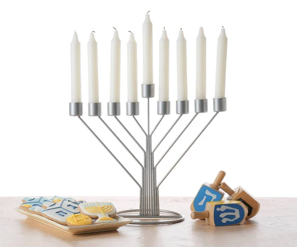 Menorah Κεριά Μπισκότα Και Dreidels Για Γιορτή Hanukkah Στο Τραπέζι — Φωτογραφία Αρχείου